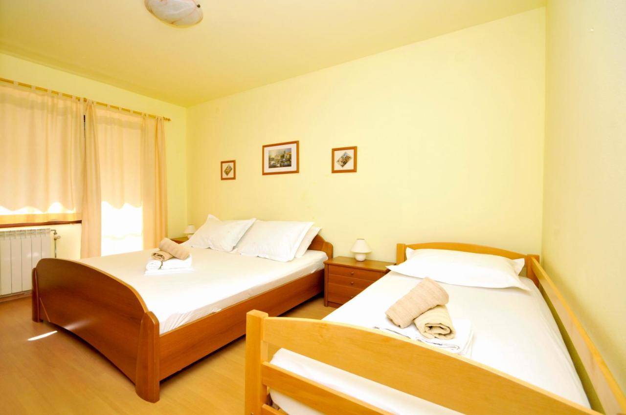 Apartments Penic โตรกีร์ ภายนอก รูปภาพ